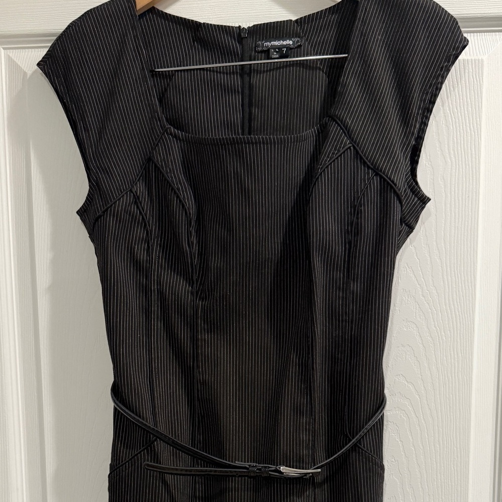 My Michelle Black Sheath Pinstripe Mini Dress Square Neck Sleeveless w belt!🖤